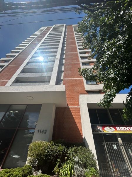 Arriendo departamento 2 dormitorios, 2 baños. Central.